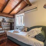 Quiet And Classic On Two Floors, By Trevi Fountain - Fromhometorome