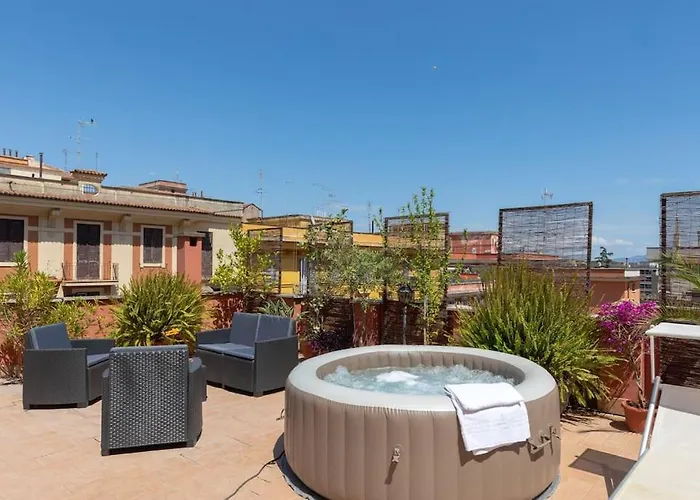 Penthouse With Jacuzzi On Private Terrace In Trastevere