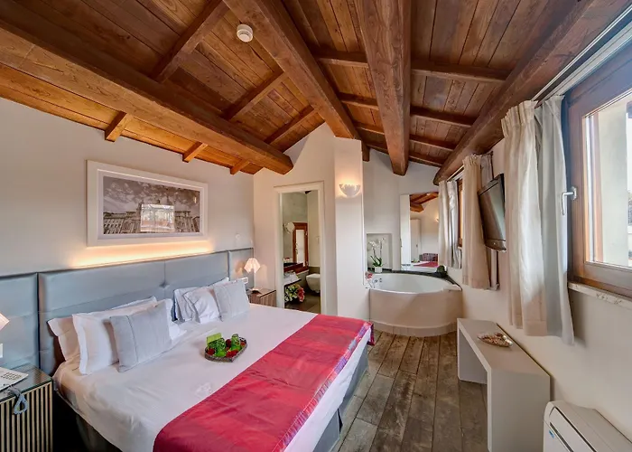 Navona Palace Luxury Inn