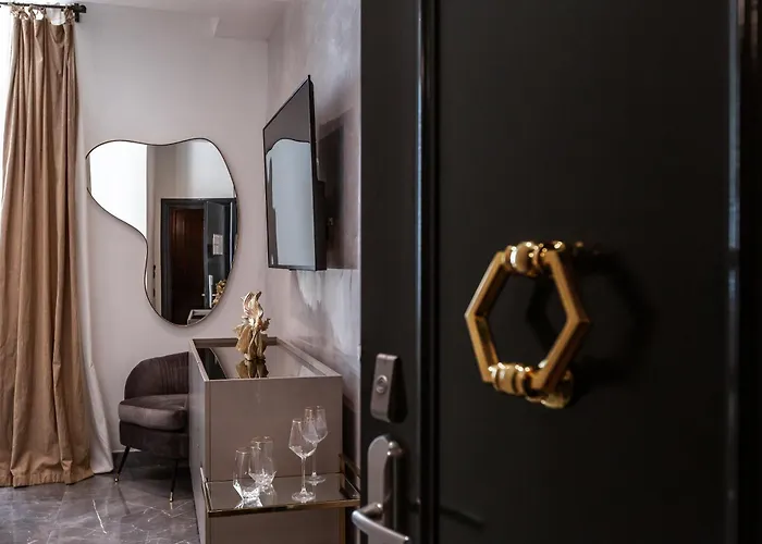 Daphne Suites