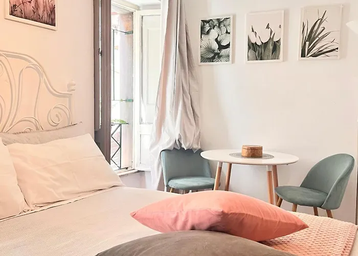 Glory House Navona Square