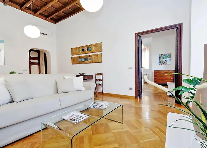 Giulia Charme - My Extra Home