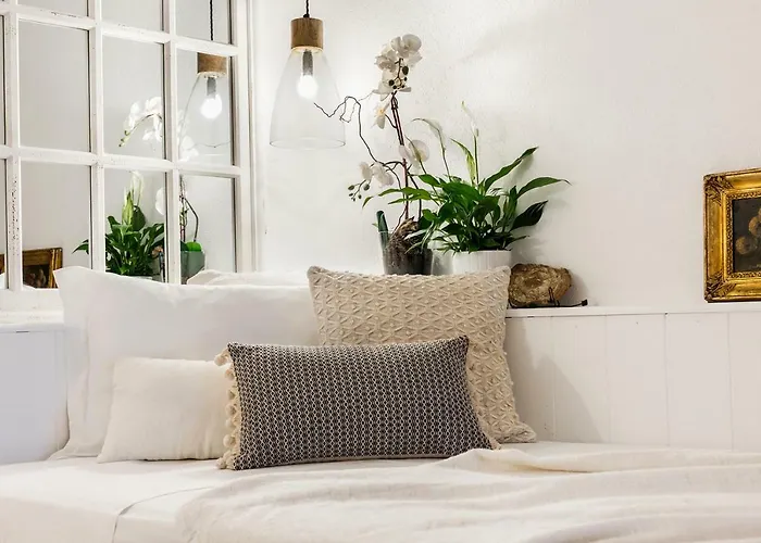 Trastevere Gem Cozy Light-Filled Retreat