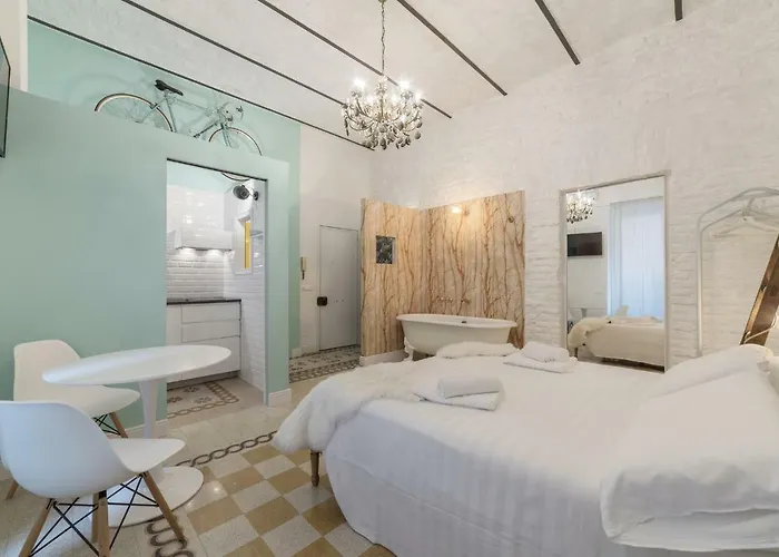 Romantic Vintage Colosseum Suite