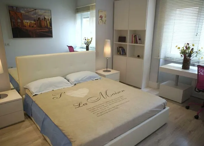 Metro A Modern Apartment