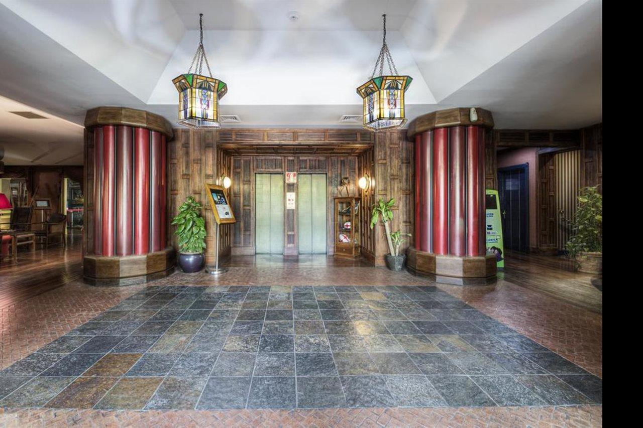 Grand Colony Hotel