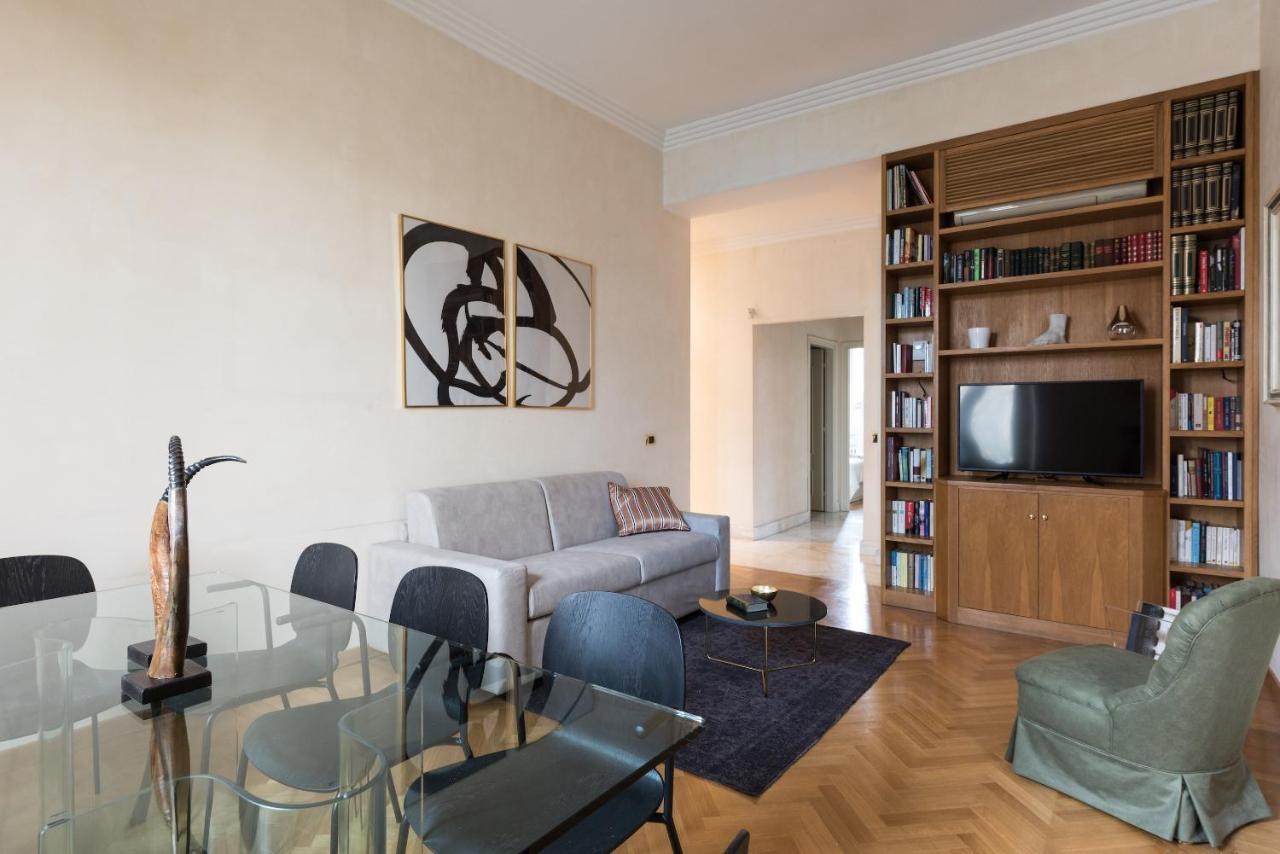 Sonder At Ara Pacis Roma