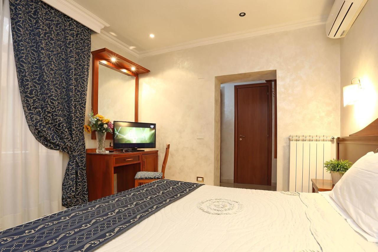 Adorasuite 3*