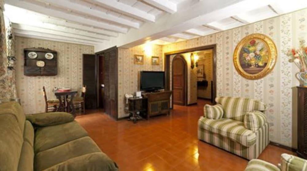 Hotell Trevi 41 3*