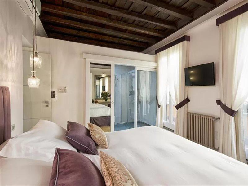 Pensión Domus Libera 2*