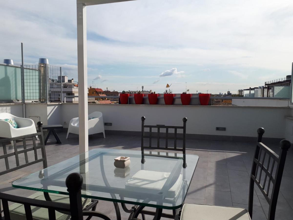 Penthouse 41 In Trastevere With Big Terrace