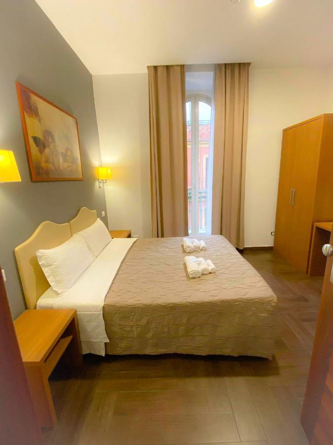 Travellers Hotell 2*