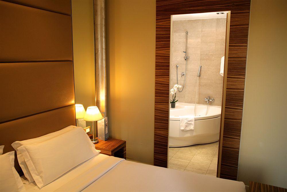 Saint John 4* Roma