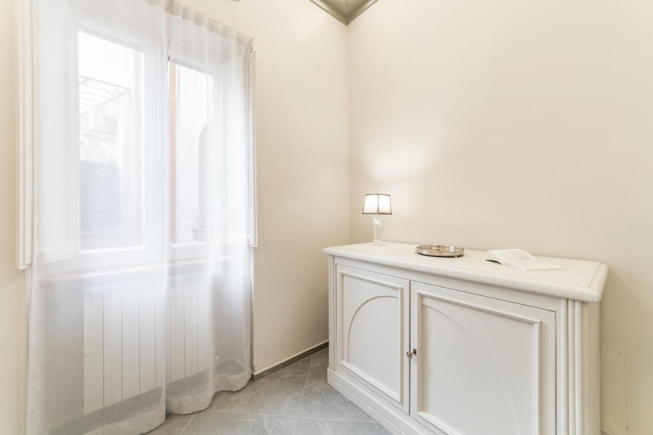 Bmga L Viapaola43 Palace * Roma