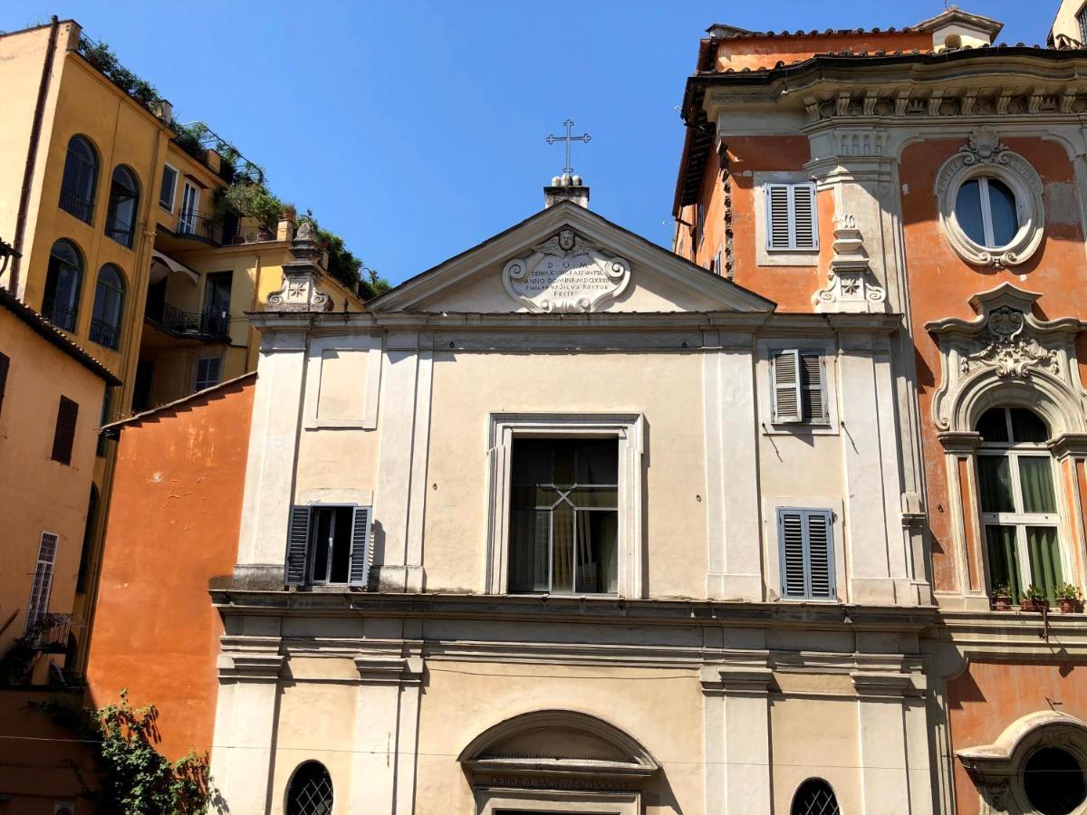 Pantheon Palazzo Lanzi *