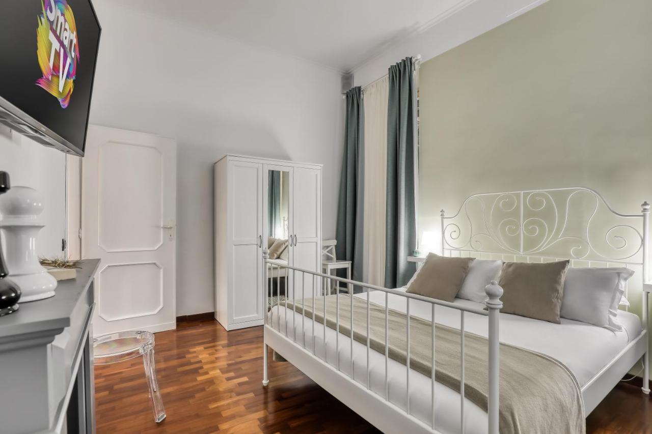 Apartment Atrhome Frattina Luxury Rome