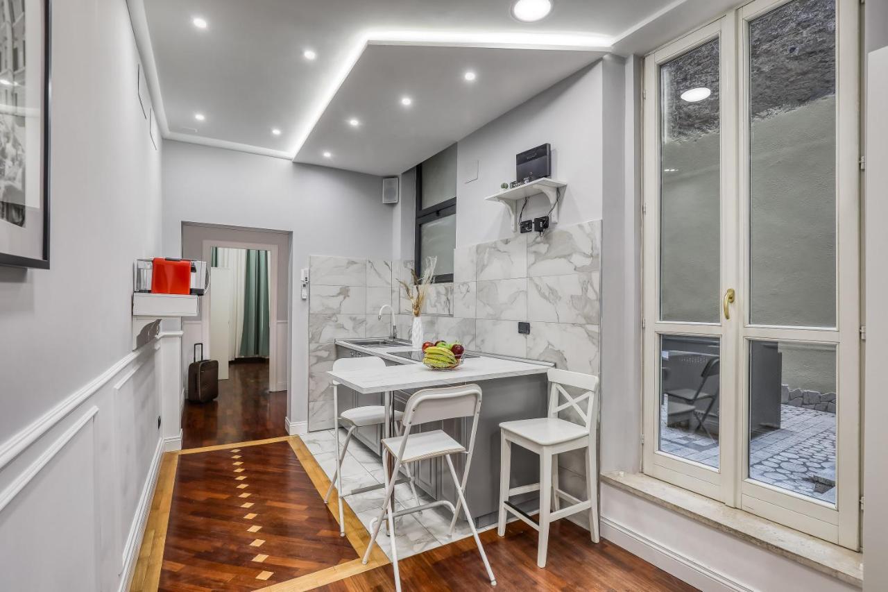 Apartment Atrhome Frattina Luxury Rome