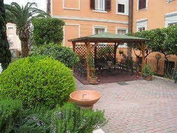 Maria Rosa Molas - Casa Per Ferie Gjestgiverier Roma