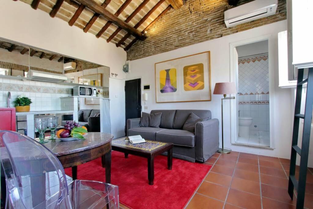 Arco De Cenci Apartment *