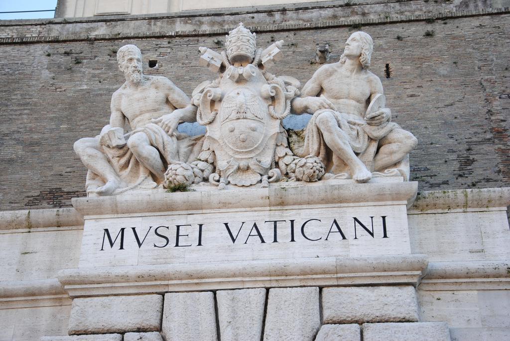 White Vatican Affittacamere 2*