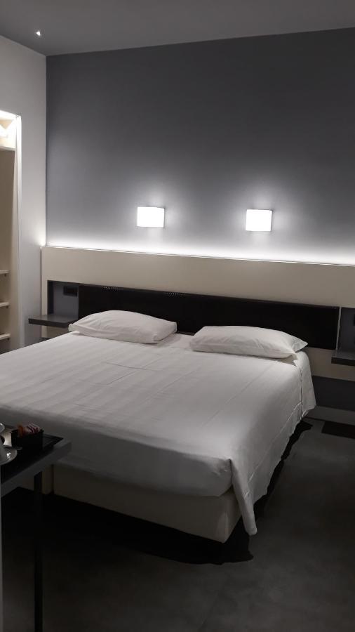 Crosti Hotell 3*