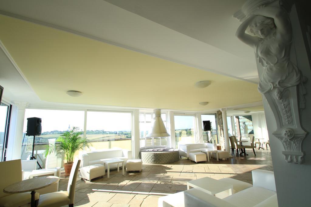 Grand Colony Hotel 3*