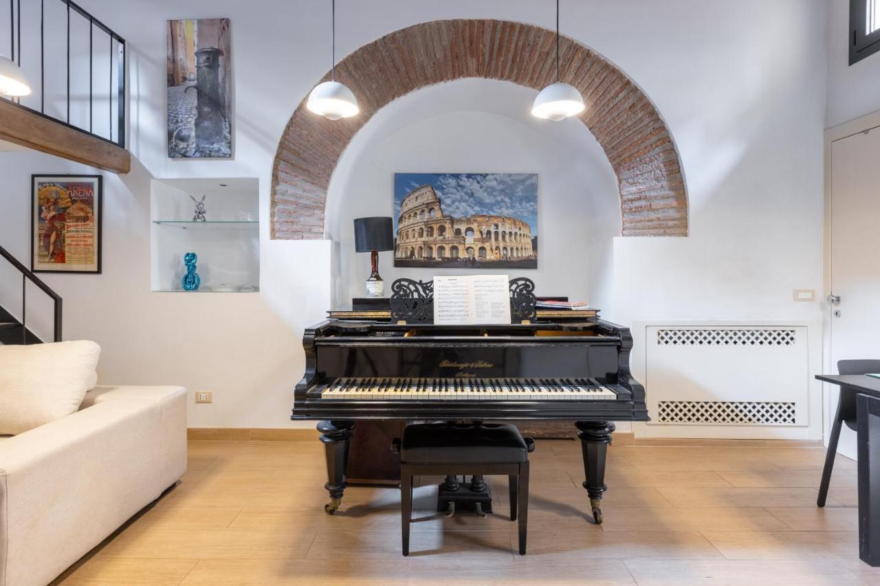 Musician Colosseo With Piano *