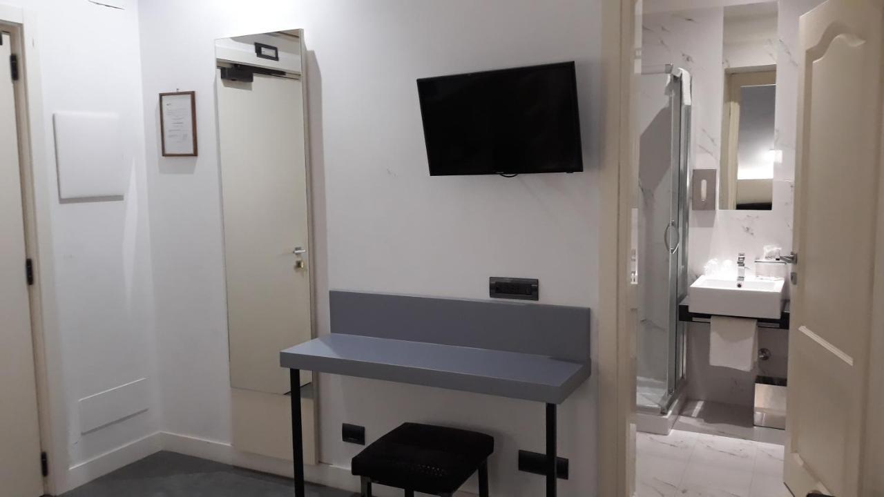 Hotell Crosti 3*