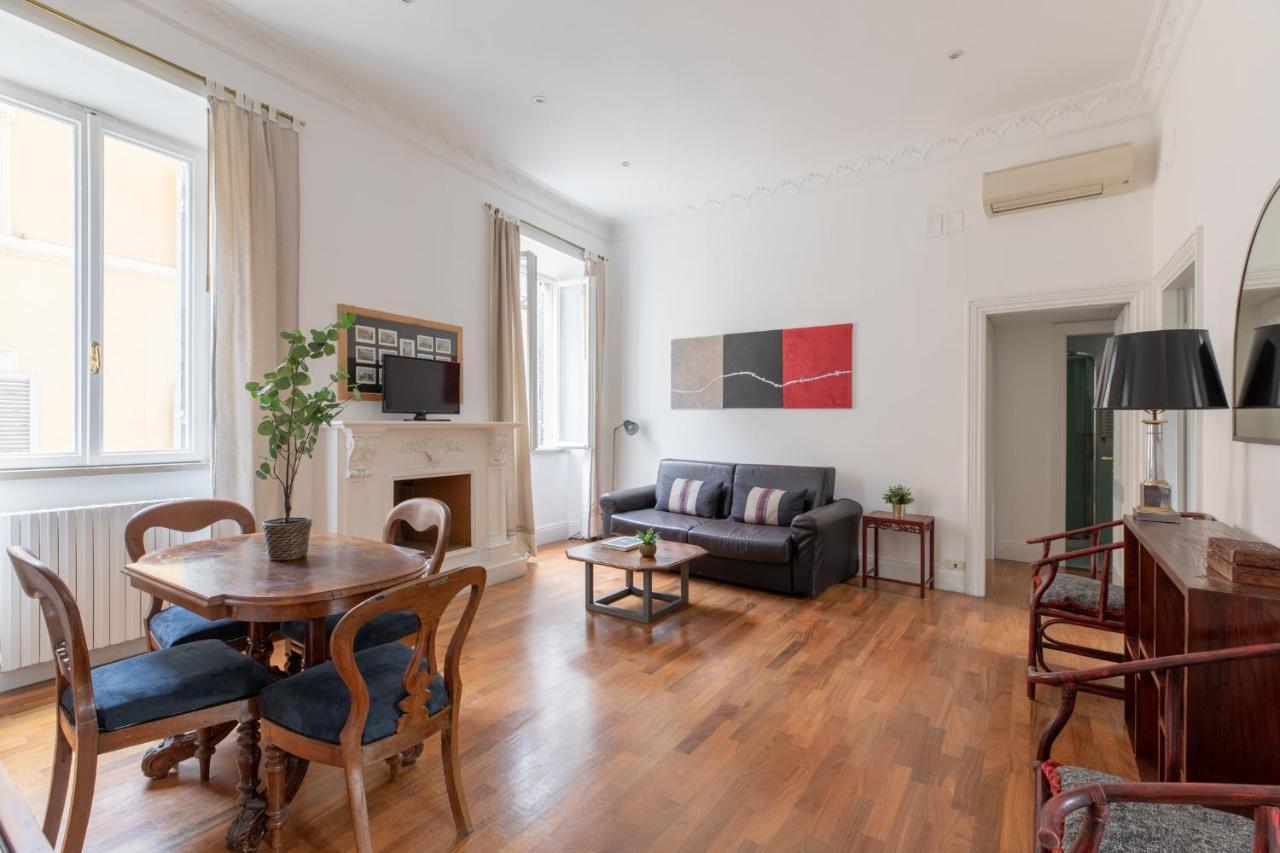 Iflat Elegant In 18th Century Palace Roma