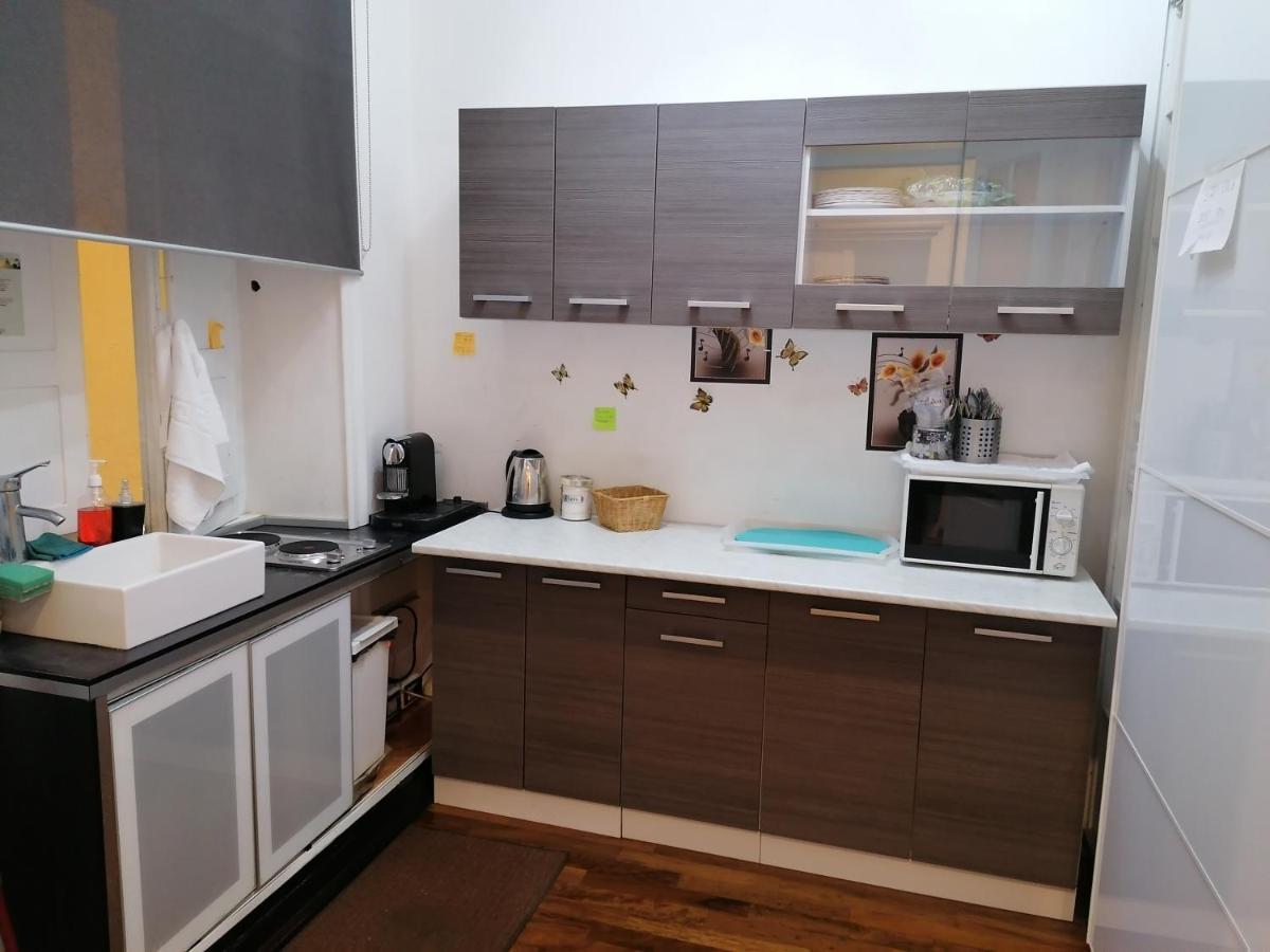 Affittacamere Clarahousemanzoni 3*