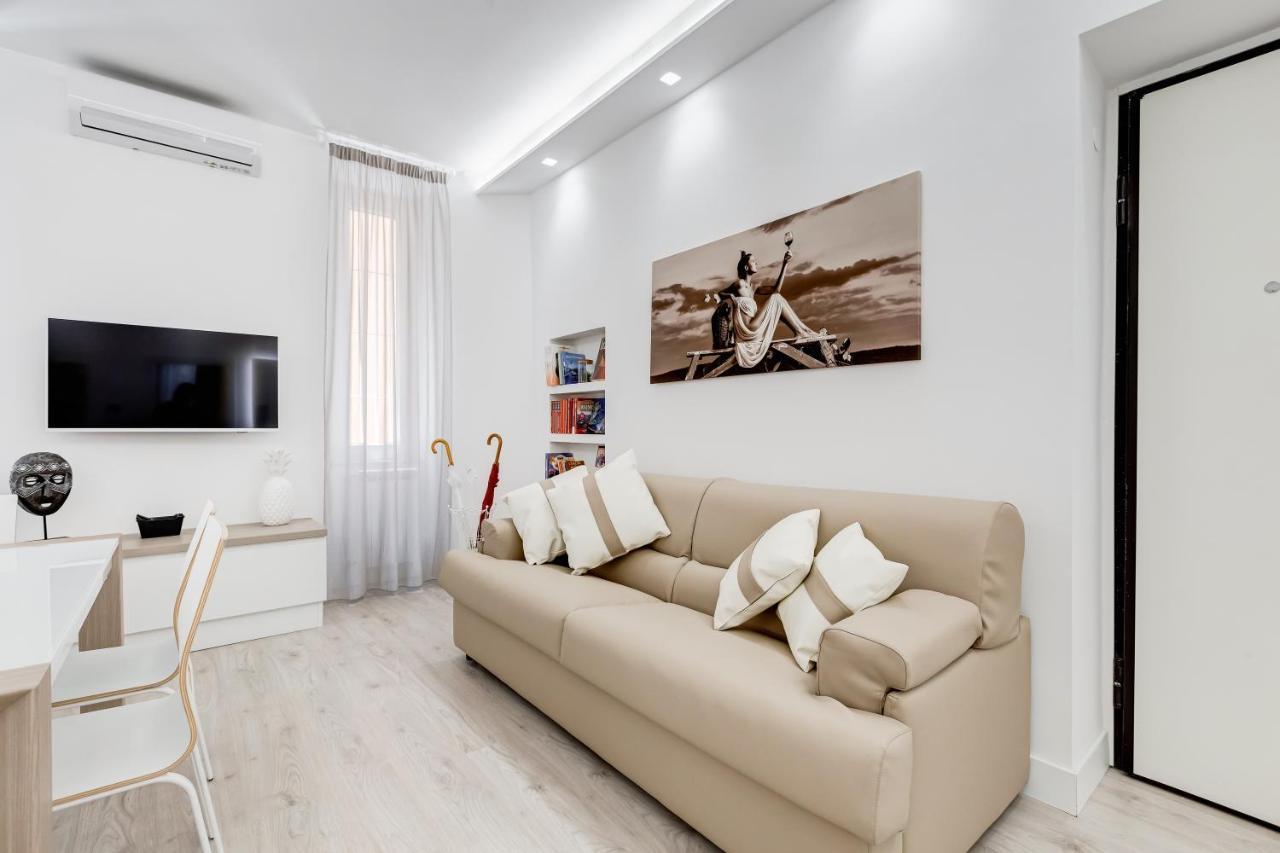 Bmga L The White Crown In Testaccio * Rome