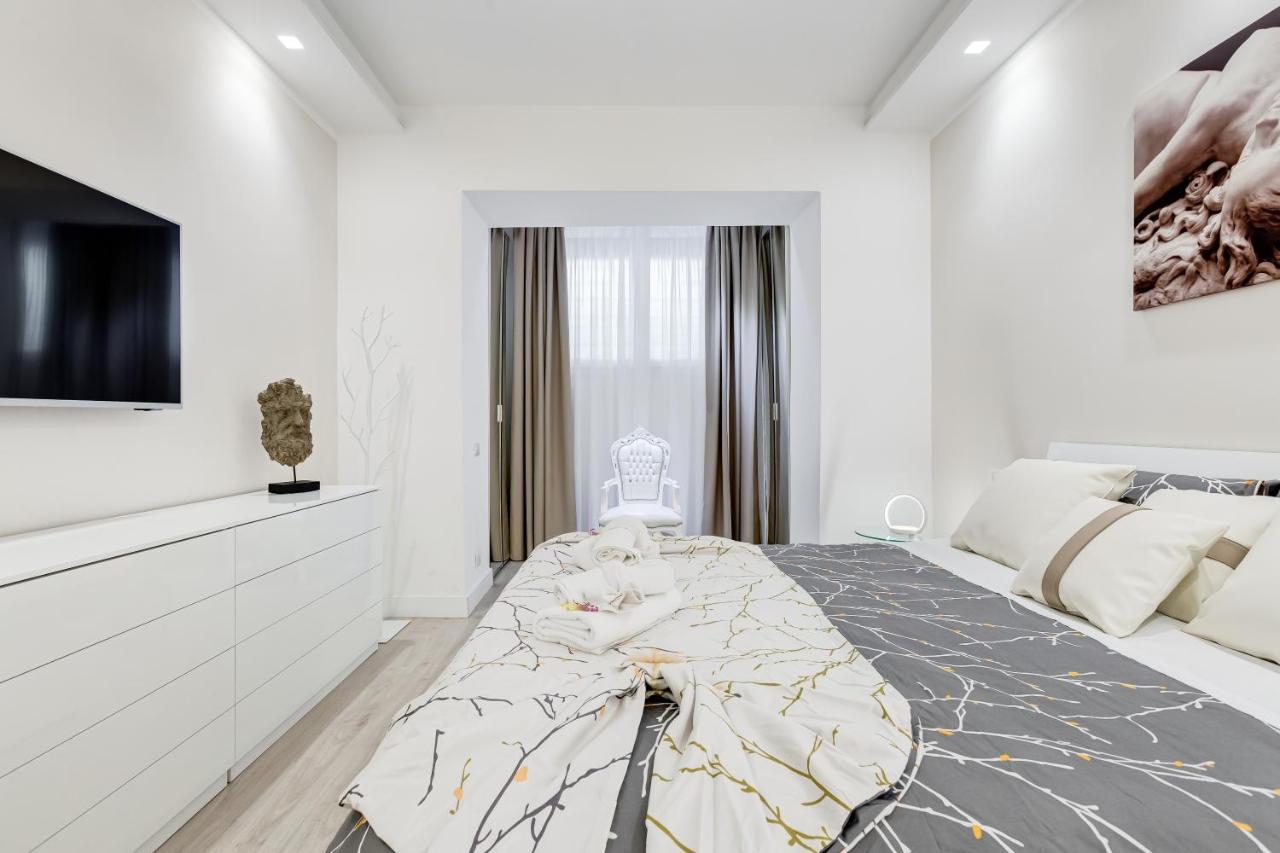 Bmga L The White Crown In Testaccio