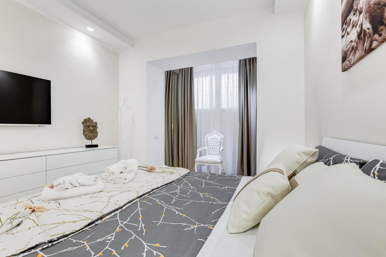 Bmga L The White Crown In Testaccio Rome
