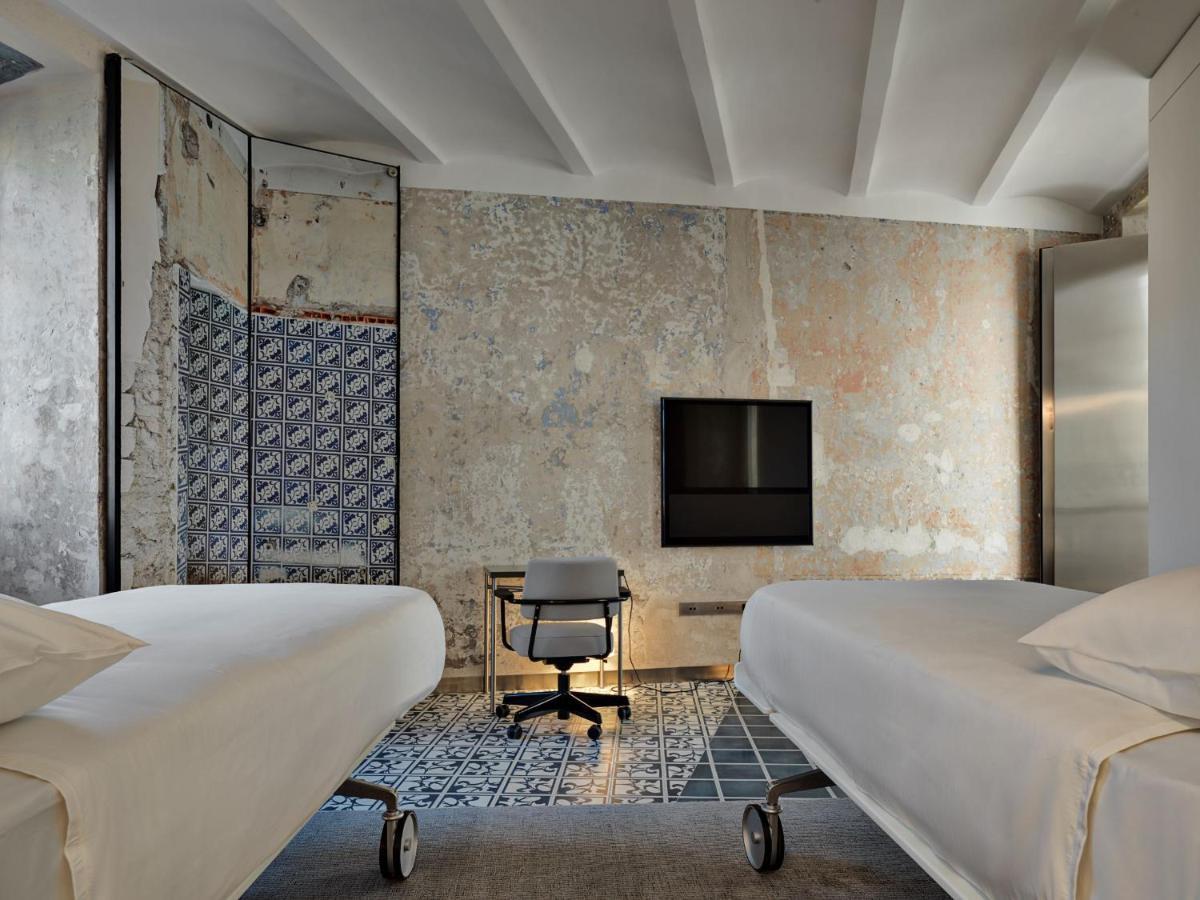 Rhinoceros Aparthotel