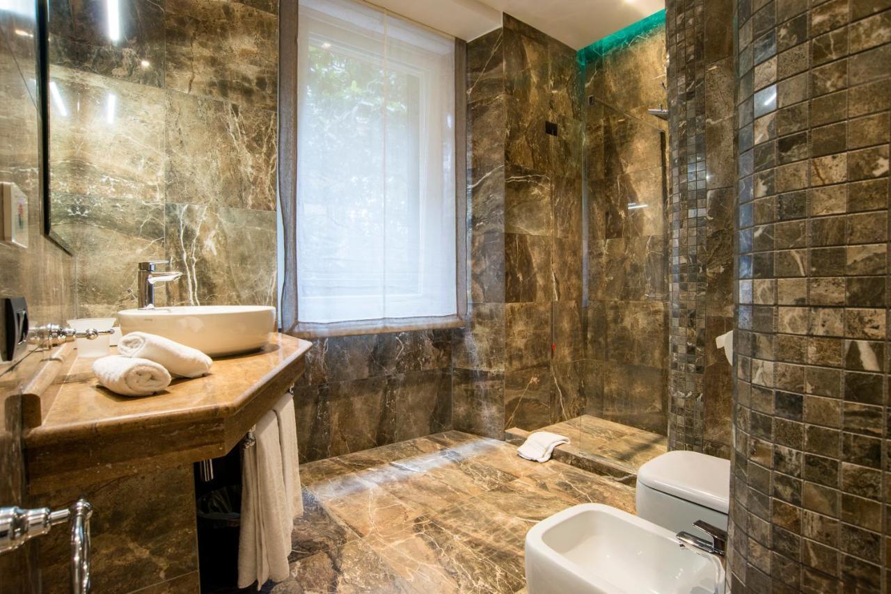 Via Veneto 3* Roma