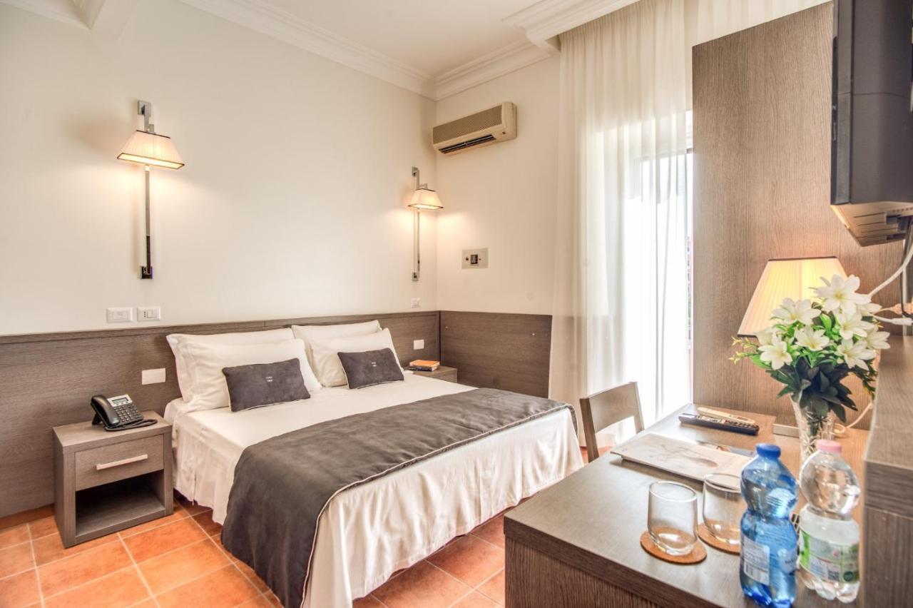 Mirti Hotell *