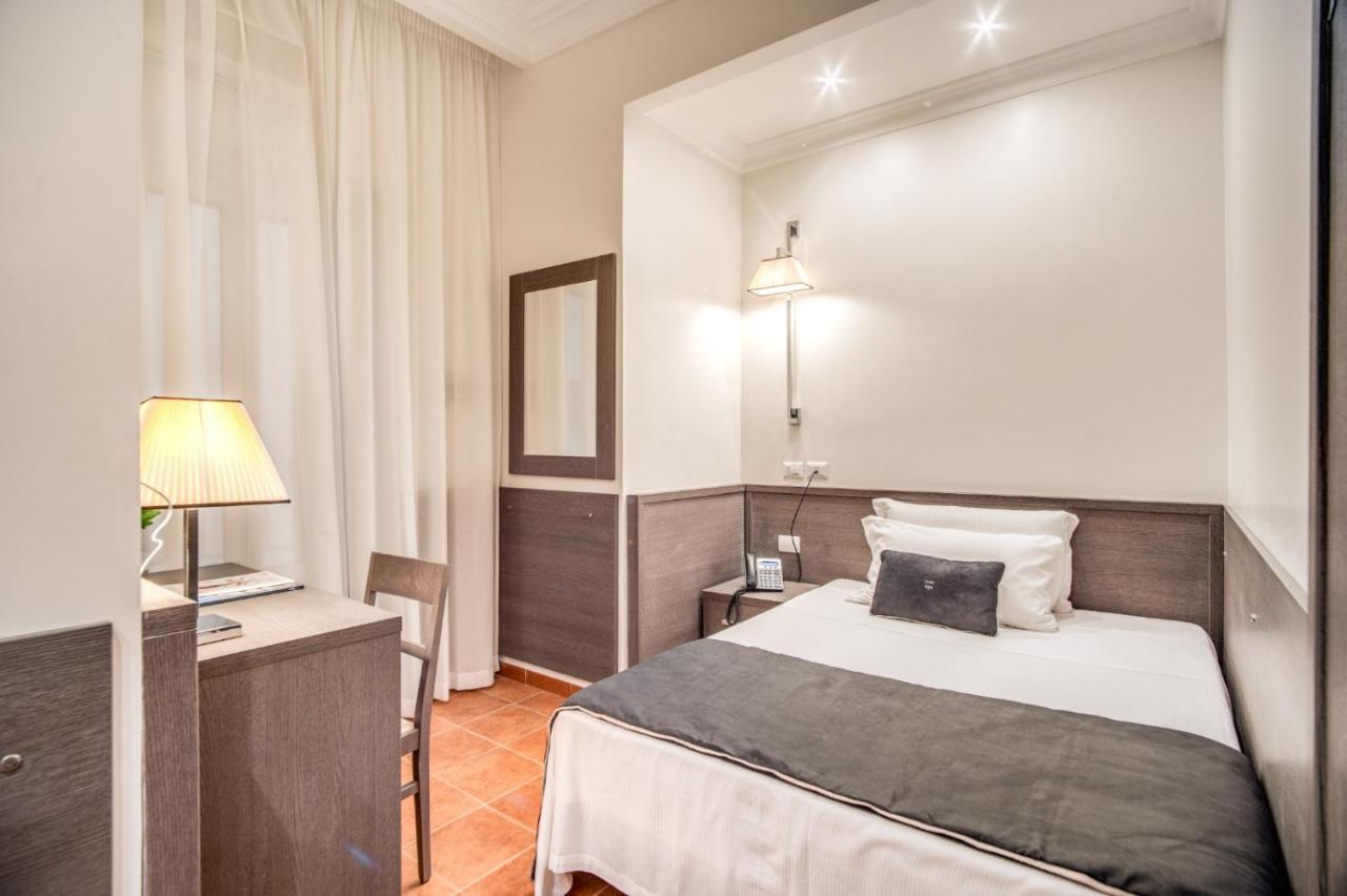 Mirti Hotell *