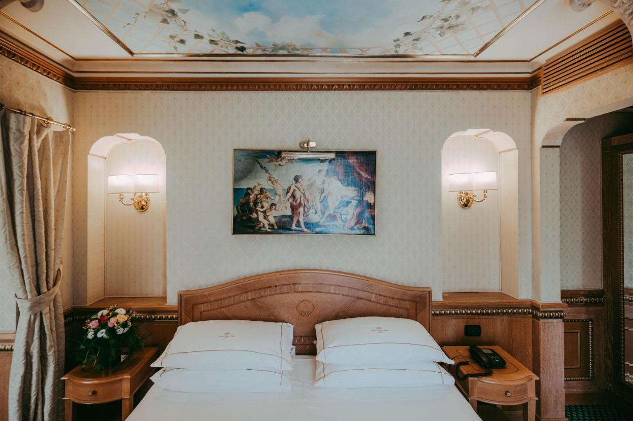 River Palace Hotell 4*