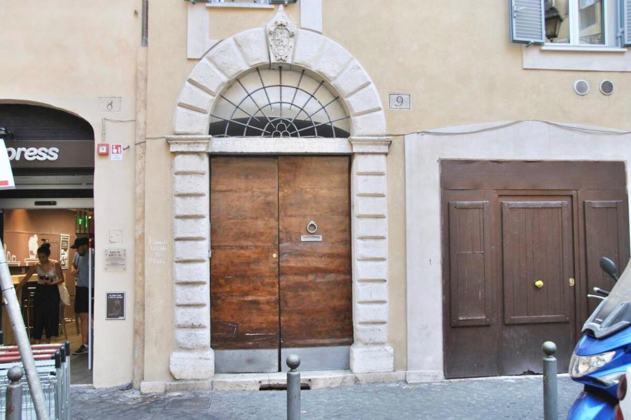 Pantheon Palazzo Lanzi