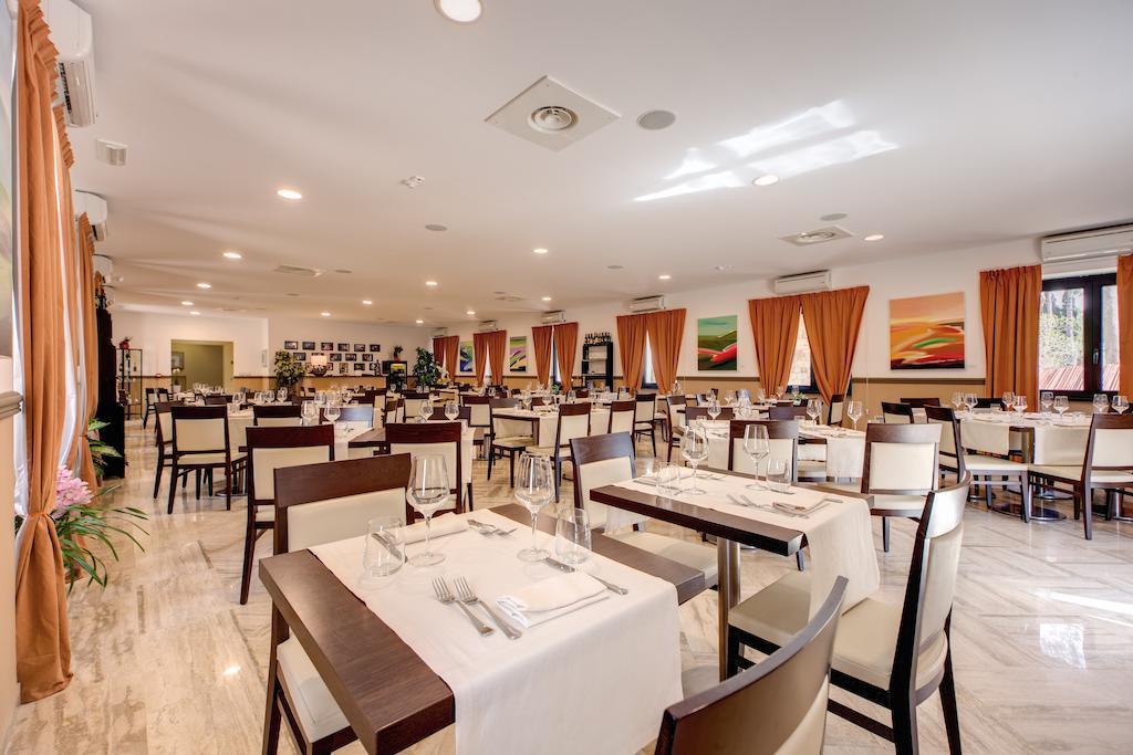 Regal Park Hotell