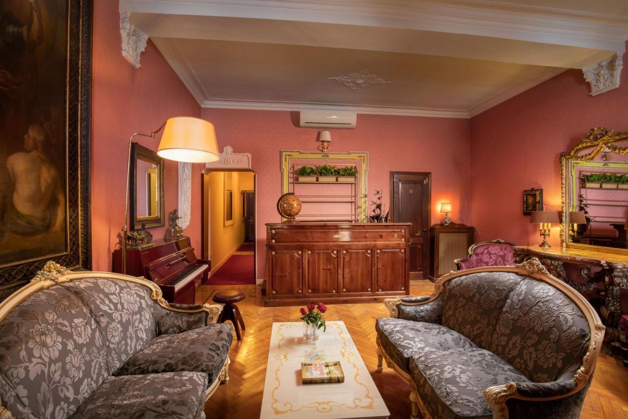 Residenza Frattina 2* Rome