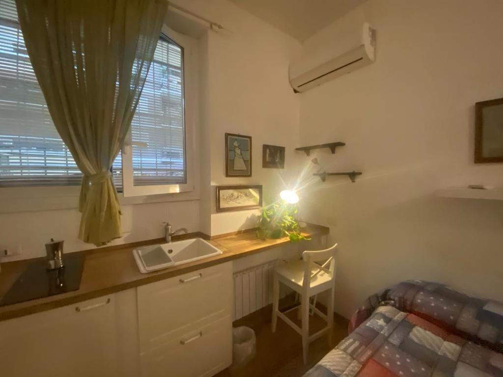 Appartamento Piccolo E Indipendente A Garbatella Roma