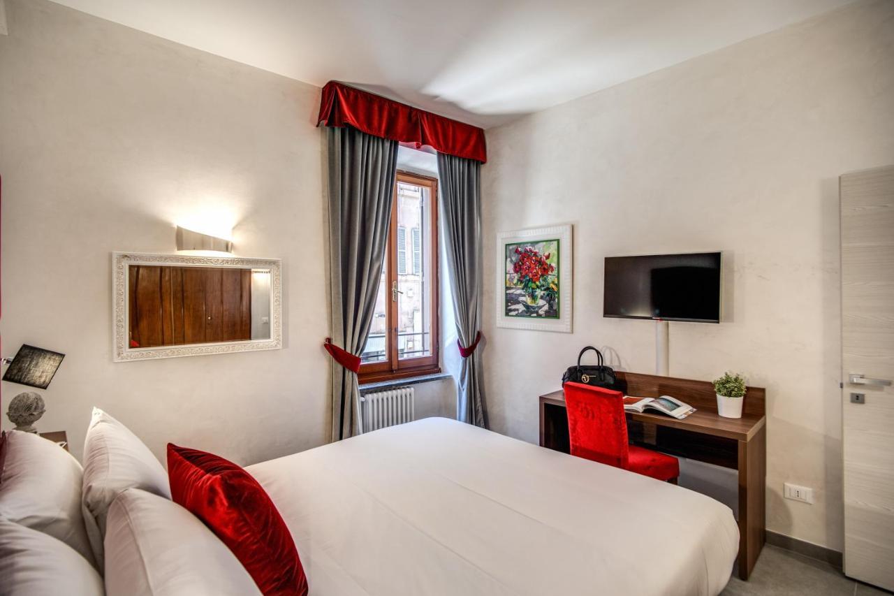 Tritone House Affittacamere 4*