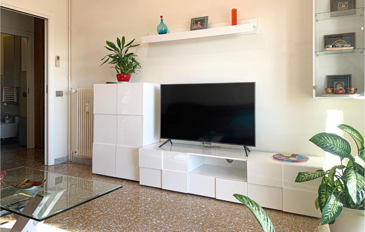 Stunning In With 1 Bedrooms And Wifi Apartment
