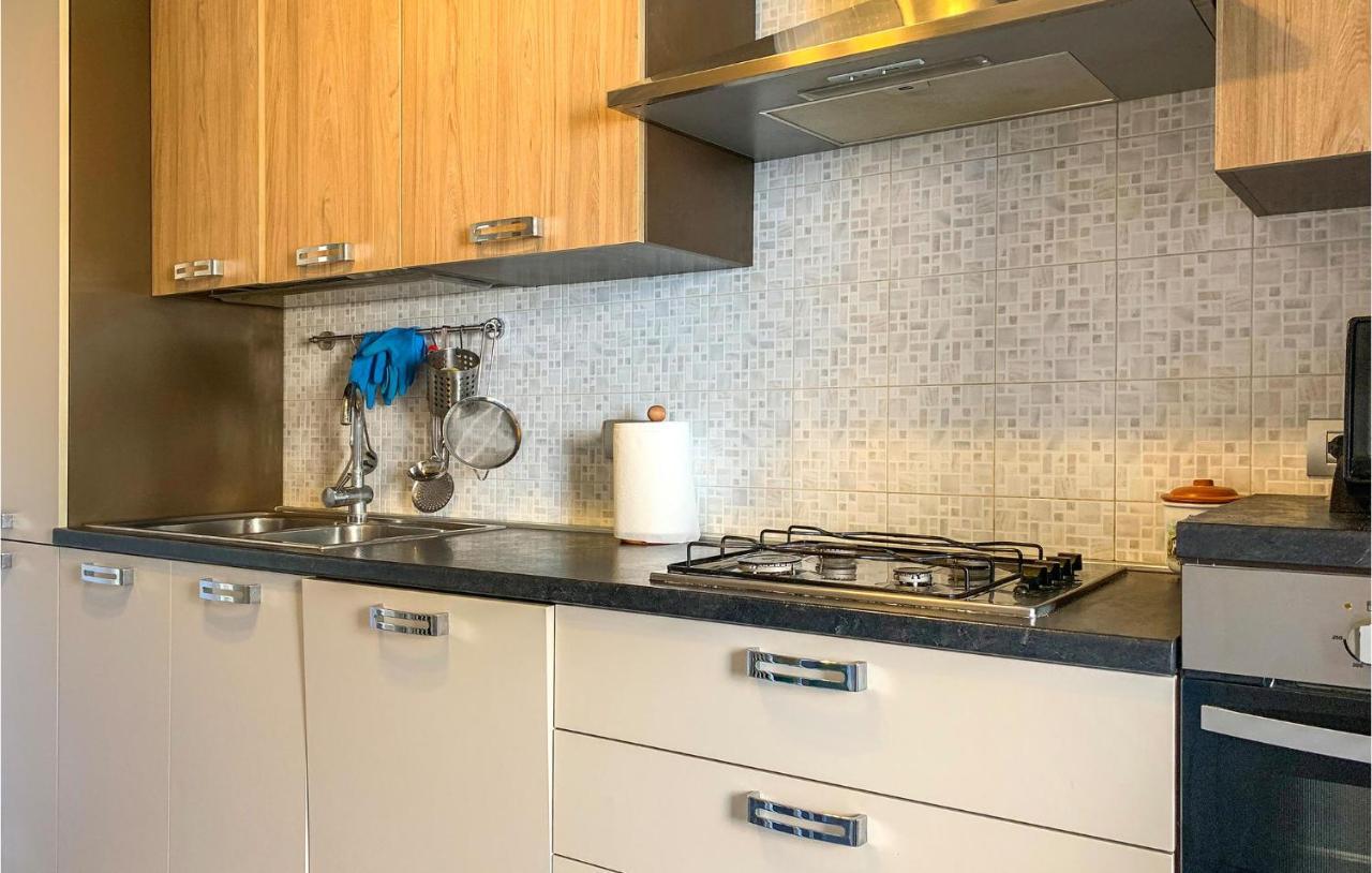 Stunning In With 1 Bedrooms And Wifi Rom