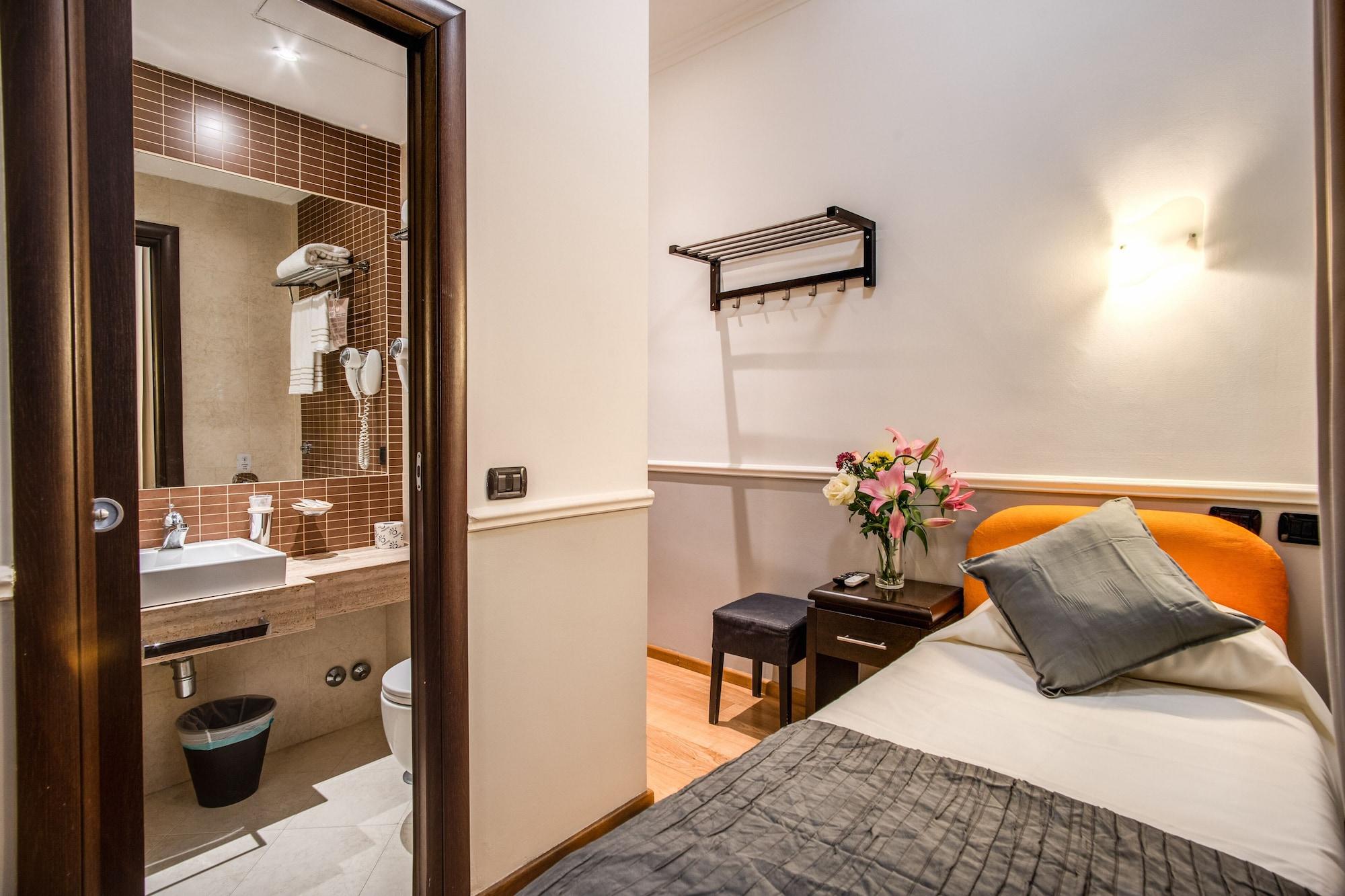 Everest Hotell 2*
