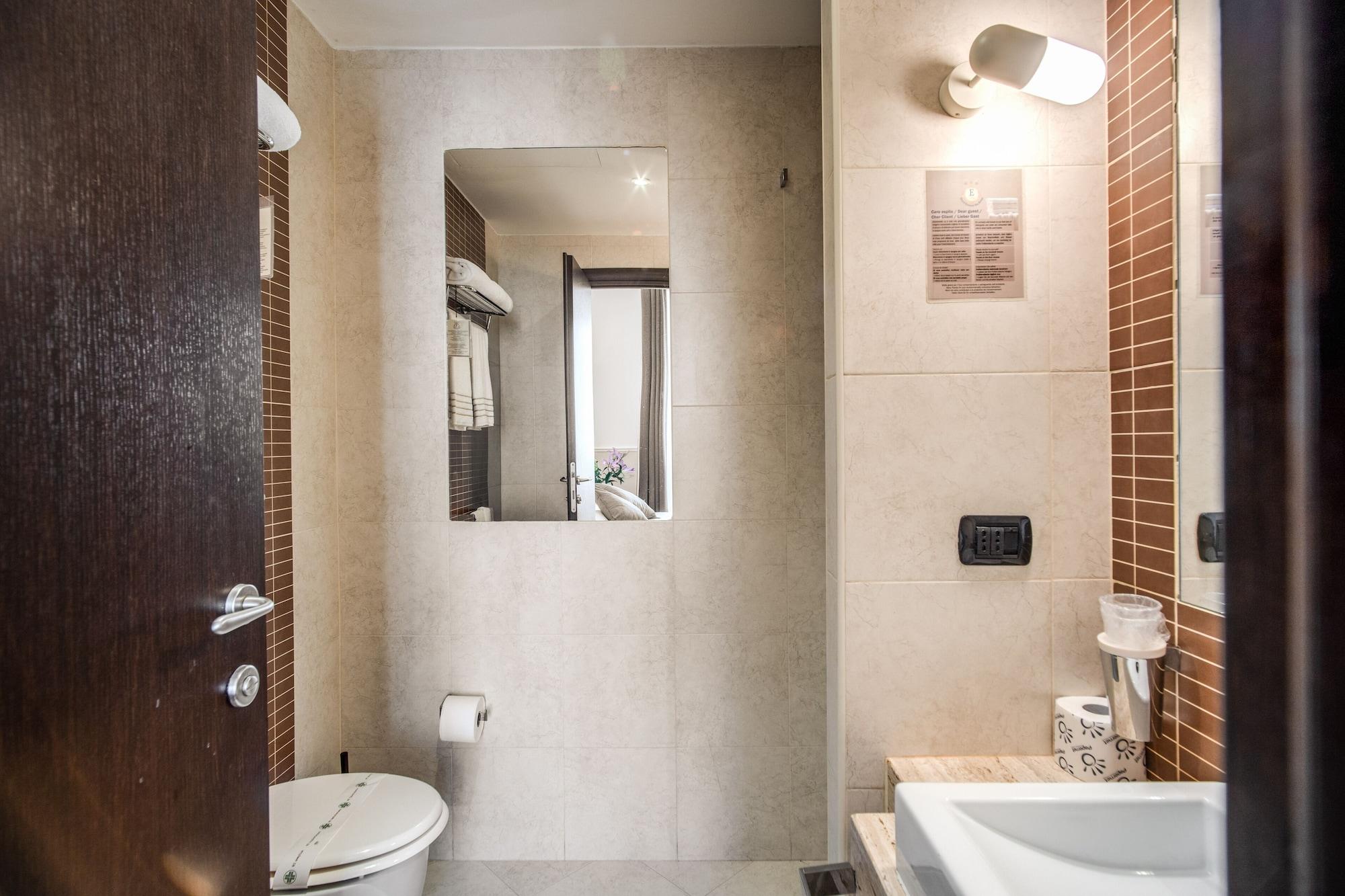 Hotell Everest 2*