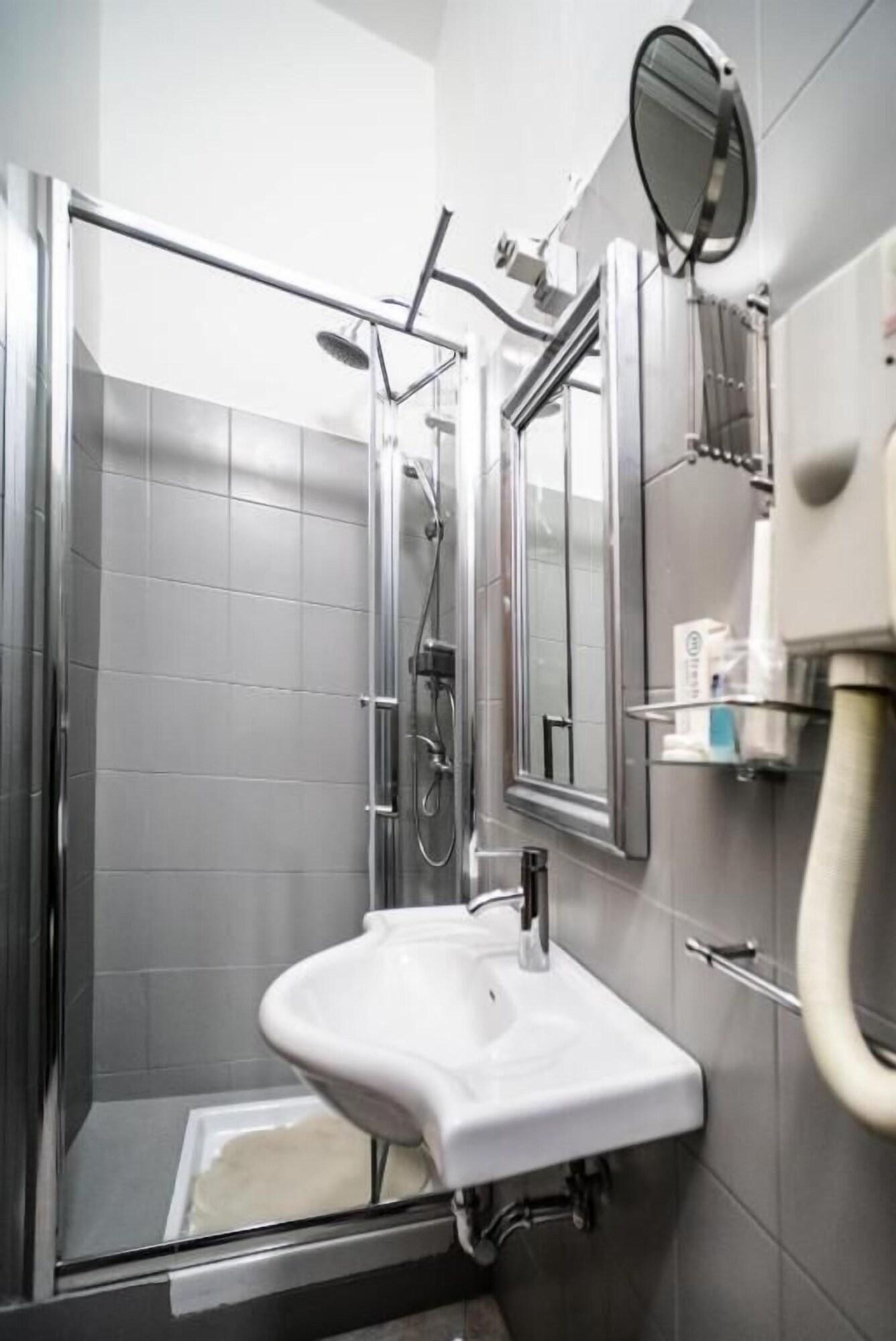Merulana Star Affittacamere 3*