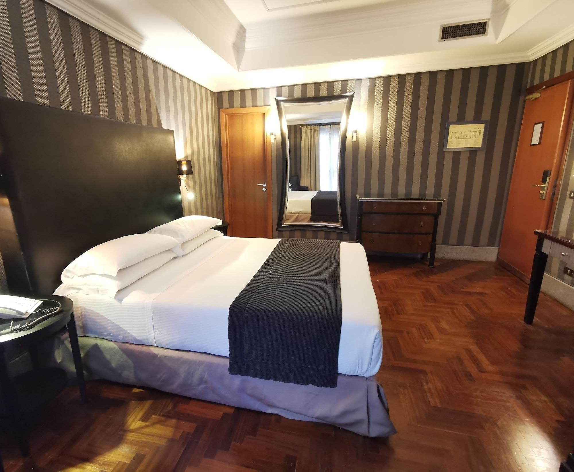 Royal Court Hotell 4*