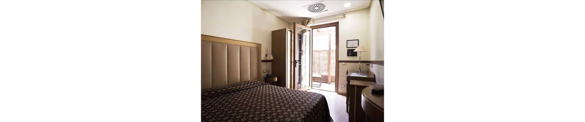 Hotel Select Garden 3*